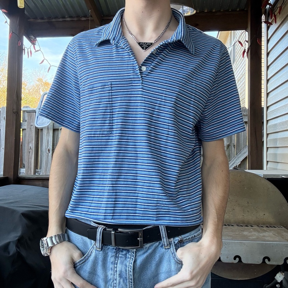 Super cool vintage y2k 2000s blue and white striped men’s cropped polo!